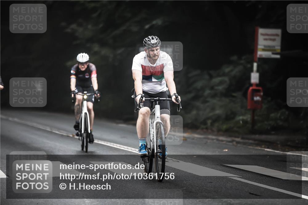 13.09.2026 - Stadtparktriathlon H.Heesch http://msf.ph/oto/10361756 13.09.2026 10:03:13 Radfahren 298, 330, 334 meine-sportfotos.de