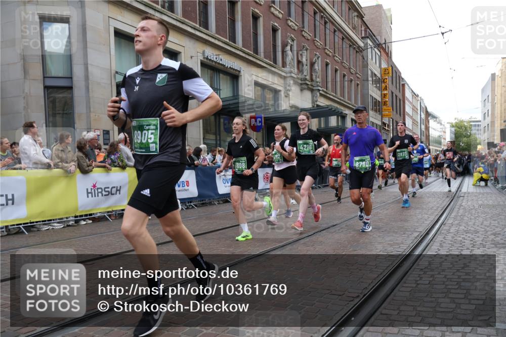 13.09.2026 - 21. swb-Marathon Bremen Strokosch-Dieckow http://msf.ph/oto/10361769 13.09.2026 13:36:17 Ziel 164, 372, 900, 1738, 1880, 1936, 2467, 2673, 2692, 2700, 2731, 2819, 2823, 3067, 3410, 3585, 3815, 4006, 4049, 4050, 4182, 4216, 4304, 4414, 4676, 4892, 5061, 5447, 5656, 5781, 5823, 6050, 6280, 6340, 6516, 6527, 6568, 7039, 7229, 7237, 7249, 7344, 7656, 7765, 7808, 8525, 8685, 8723, 8790, 8905, 9427, 9658, 9776, 9807, 9899, 10068, 10070, 563, 1072, 1867, 2339, 2931, 2949, 3026, 3224, 3291, 3454, 3489, 4016, 5276, 5816, 6874, 6982 meine-sportfotos.de