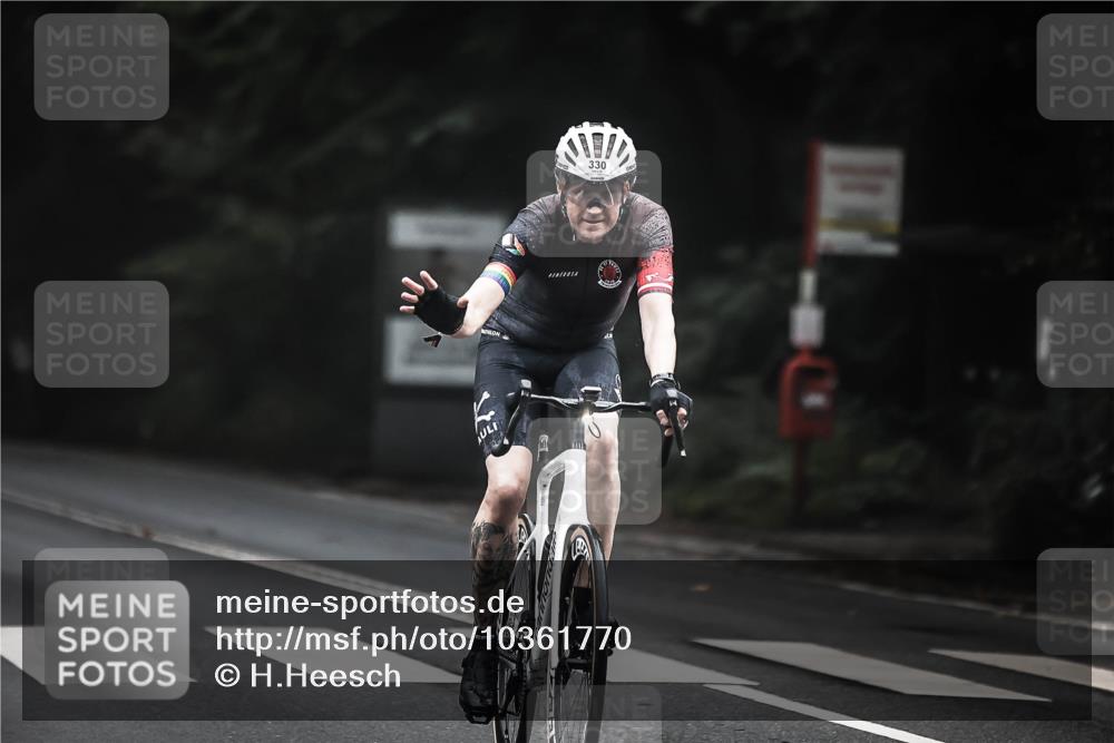 13.09.2026 - Stadtparktriathlon H.Heesch http://msf.ph/oto/10361770 13.09.2026 10:03:15 Radfahren 330, 334, 335 meine-sportfotos.de