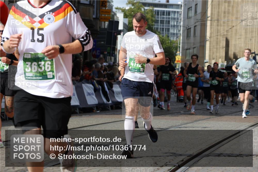 13.09.2026 - 21. swb-Marathon Bremen Strokosch-Dieckow http://msf.ph/oto/10361774 13.09.2026 13:34:19 Ziel 1364, 1656, 2355, 2727, 3162, 3389, 3522, 3790, 3984, 4613, 4658, 5341, 5513, 5563, 5587, 6090, 6151, 6508, 6509, 6623, 7047, 7303, 7354, 7431, 7897, 7988, 8025, 8512, 8641, 8910, 9344, 13118, 682, 784, 809, 911, 1307, 1871, 2215, 3029, 3068, 3214, 3318, 3409, 3890, 4112, 4616, 5488, 5566, 5852, 6255, 7168, 7746, 7962, 8381, 9453, 9751, 9802, 13112 meine-sportfotos.de