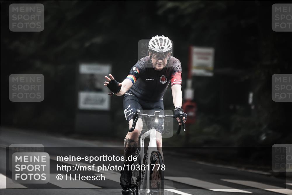 13.09.2026 - Stadtparktriathlon H.Heesch http://msf.ph/oto/10361778 13.09.2026 10:03:15 Radfahren 330, 334, 335 meine-sportfotos.de
