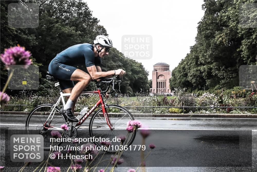 13.09.2026 - Stadtparktriathlon H.Heesch http://msf.ph/oto/10361779 13.09.2026 12:19:48 Radfahren 980, 1037, 1077 meine-sportfotos.de
