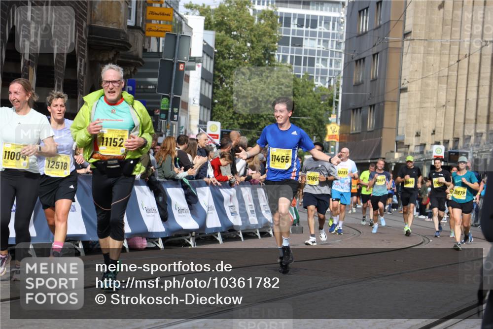13.09.2026 - 21. swb-Marathon Bremen Strokosch-Dieckow http://msf.ph/oto/10361782 13.09.2026 10:58:32 Ziel 10249, 10494, 10530, 10543, 10604, 10673, 10750, 10798, 10826, 10828, 10903, 10914, 10931, 10932, 11120, 11131, 11202, 11295, 11388, 11403, 11420, 11750, 11752, 11884, 11906, 11952, 12017, 12092, 12386, 12387, 12441, 12482, 11030, 11189, 11228, 11488, 11743, 11955, 12237, 12320, 12505 meine-sportfotos.de