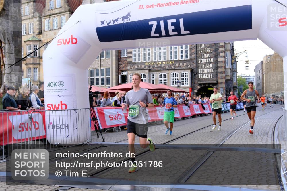 13.09.2026 - 21. swb-Marathon Bremen Tim E. http://msf.ph/oto/10361786 13.09.2026 12:59:21 Ziel 1118, 1508, 3584, 3624, 3688, 4399, 4847, 6991, 8065, 8994, 9120, 9329 meine-sportfotos.de