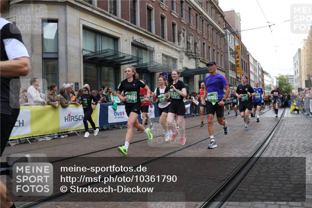 13.09.2026 - 21. swb-Marathon Bremen Strokosch-Dieckow http://msf.ph/oto/10361790 13.09.2026 13:36:17 Ziel 164, 372, 900, 1738, 1880, 1936, 2467, 2673, 2692, 2700, 2731, 2819, 2823, 3067, 3410, 3585, 3815, 4006, 4049, 4050, 4182, 4216, 4304, 4414, 4676, 4892, 5061, 5447, 5656, 5781, 5823, 6050, 6280, 6340, 6516, 6527, 6568, 7039, 7229, 7237, 7249, 7344, 7656, 7765, 7808, 8525, 8685, 8723, 8790, 8905, 9427, 9658, 9776, 9807, 9899, 10068, 10070, 563, 1072, 1867, 2339, 2931, 2949, 3026, 3224, 3291, 3454, 3489, 4016, 5276, 5816, 6874, 6982 meine-sportfotos.de