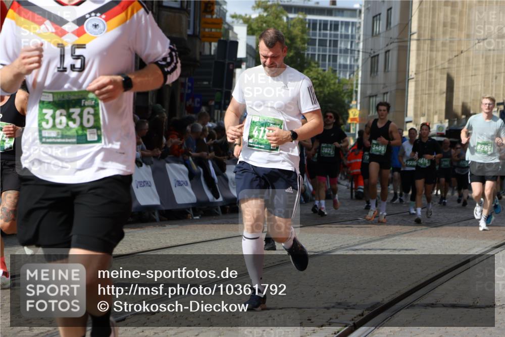 13.09.2026 - 21. swb-Marathon Bremen Strokosch-Dieckow http://msf.ph/oto/10361792 13.09.2026 13:34:19 Ziel 1364, 1656, 2355, 2727, 3162, 3389, 3522, 3790, 3984, 4613, 4658, 5341, 5513, 5563, 5587, 6090, 6151, 6508, 6509, 6623, 7047, 7303, 7354, 7431, 7897, 7988, 8025, 8512, 8641, 8910, 9344, 13118, 682, 784, 809, 911, 1307, 1871, 2215, 3029, 3068, 3214, 3318, 3409, 3890, 4112, 4616, 5488, 5566, 5852, 6255, 7168, 7746, 7962, 8381, 9453, 9751, 9802, 13112 meine-sportfotos.de