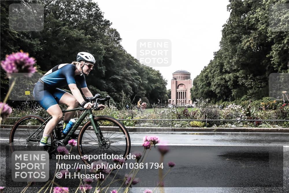 13.09.2026 - Stadtparktriathlon H.Heesch http://msf.ph/oto/10361794 13.09.2026 12:19:49 Radfahren 980, 1037, 1077 meine-sportfotos.de