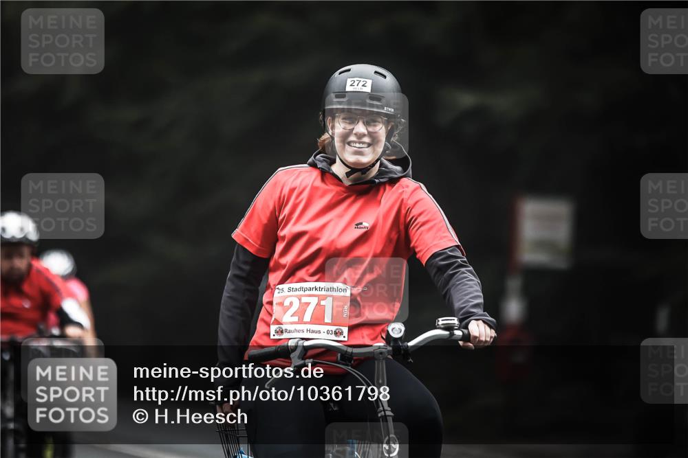 13.09.2026 - Stadtparktriathlon H.Heesch http://msf.ph/oto/10361798 13.09.2026 10:03:19 Radfahren 255, 270, 302, 330, 334, 335 meine-sportfotos.de