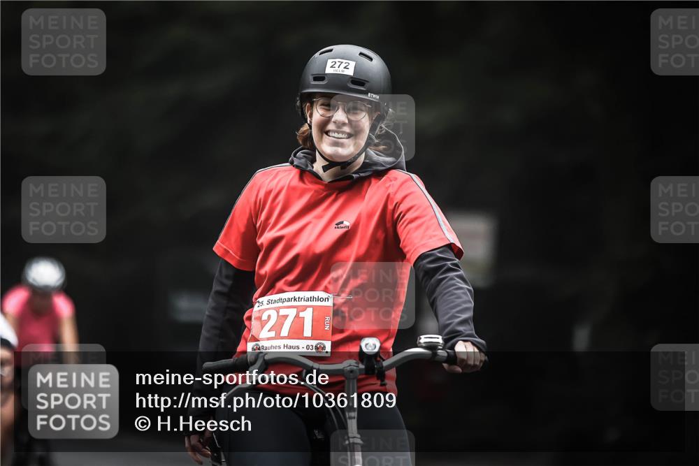 13.09.2026 - Stadtparktriathlon H.Heesch http://msf.ph/oto/10361809 13.09.2026 10:03:19 Radfahren 255, 270, 302, 330, 334, 335 meine-sportfotos.de
