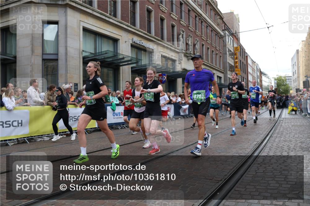 13.09.2026 - 21. swb-Marathon Bremen Strokosch-Dieckow http://msf.ph/oto/10361810 13.09.2026 13:36:17 Ziel 164, 372, 900, 1738, 1880, 1936, 2467, 2673, 2692, 2700, 2731, 2819, 2823, 3067, 3410, 3585, 3815, 4006, 4049, 4050, 4182, 4216, 4304, 4414, 4676, 4892, 5061, 5447, 5656, 5781, 5823, 6050, 6280, 6340, 6516, 6527, 6568, 7039, 7229, 7237, 7249, 7344, 7656, 7765, 7808, 8525, 8685, 8723, 8790, 8905, 9427, 9658, 9776, 9807, 9899, 10068, 10070, 563, 1072, 1867, 2339, 2931, 2949, 3026, 3224, 3291, 3454, 3489, 4016, 5276, 5816, 6874, 6982 meine-sportfotos.de