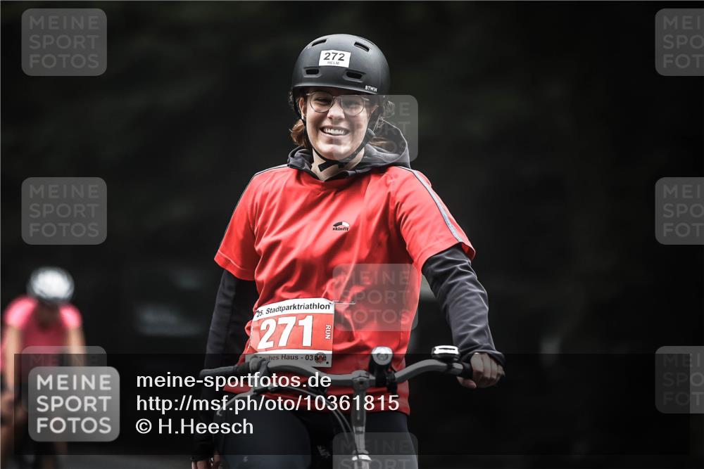 13.09.2026 - Stadtparktriathlon H.Heesch http://msf.ph/oto/10361815 13.09.2026 10:03:19 Radfahren 255, 270, 302, 330, 334, 335 meine-sportfotos.de