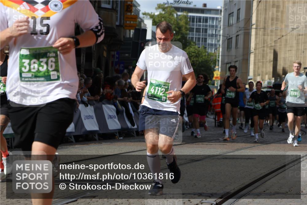 13.09.2026 - 21. swb-Marathon Bremen Strokosch-Dieckow http://msf.ph/oto/10361816 13.09.2026 13:34:19 Ziel 1364, 1656, 2355, 2727, 3162, 3389, 3522, 3790, 3984, 4613, 4658, 5341, 5513, 5563, 5587, 6090, 6151, 6508, 6509, 6623, 7047, 7303, 7354, 7431, 7897, 7988, 8025, 8512, 8641, 8910, 9344, 13118, 682, 784, 809, 911, 1307, 1871, 2215, 3029, 3068, 3214, 3318, 3409, 3890, 4112, 4616, 5488, 5566, 5852, 6255, 7168, 7746, 7962, 8381, 9453, 9751, 9802, 13112 meine-sportfotos.de
