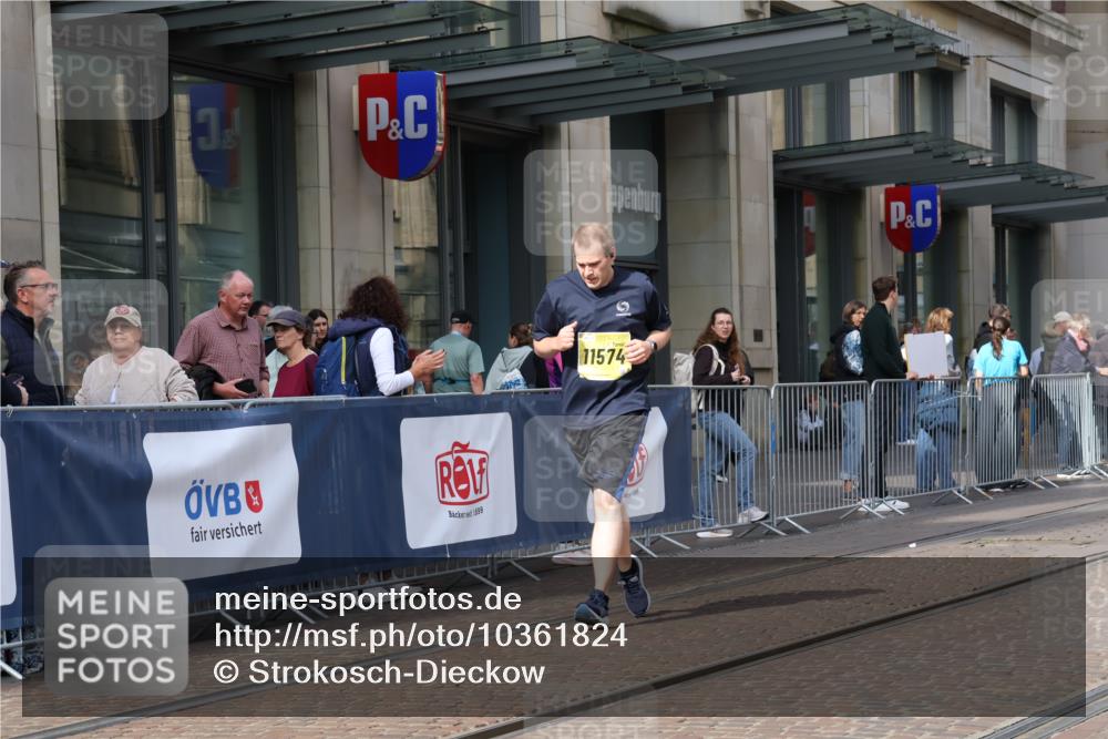 13.09.2026 - 21. swb-Marathon Bremen Strokosch-Dieckow http://msf.ph/oto/10361824 13.09.2026 11:22:31 Ziel 11574, 12083, 10710, 10968, 11423, 11579, 12444 meine-sportfotos.de