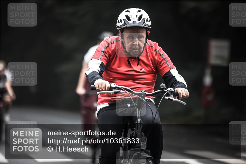 13.09.2026 - Stadtparktriathlon H.Heesch http://msf.ph/oto/10361833 13.09.2026 10:03:22 Radfahren 255, 270, 302, 335 meine-sportfotos.de