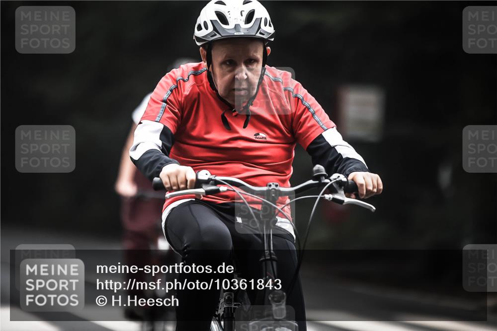 13.09.2026 - Stadtparktriathlon H.Heesch http://msf.ph/oto/10361843 13.09.2026 10:03:22 Radfahren 255, 270, 302, 335 meine-sportfotos.de