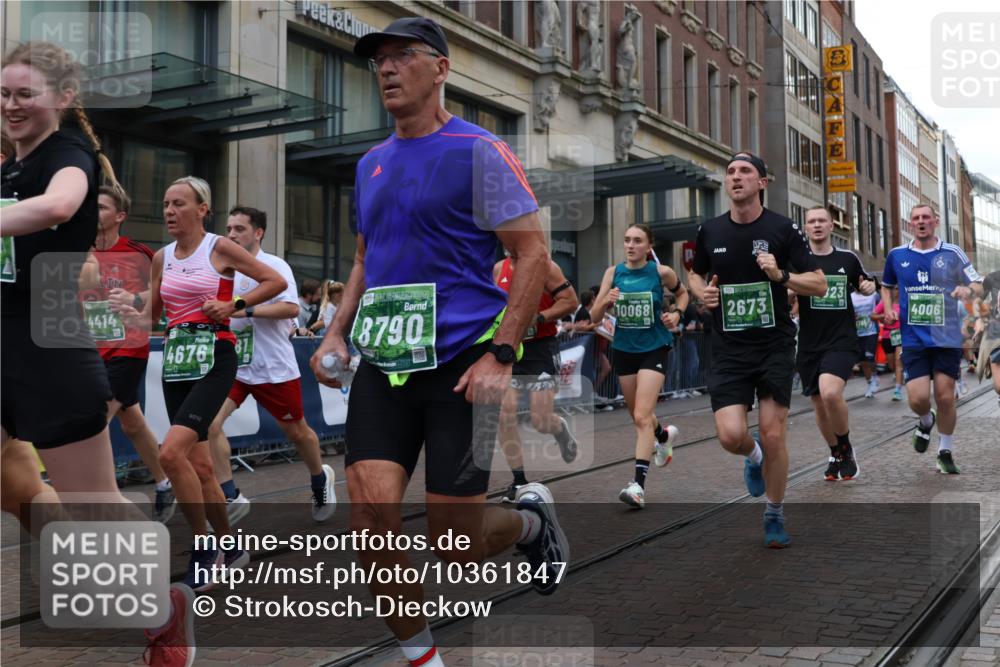 13.09.2026 - 21. swb-Marathon Bremen Strokosch-Dieckow http://msf.ph/oto/10361847 13.09.2026 13:36:18 Ziel 164, 372, 813, 900, 1738, 1880, 1936, 2467, 2673, 2692, 2700, 2731, 2819, 2823, 3067, 3410, 3585, 3635, 3815, 4006, 4049, 4050, 4182, 4216, 4304, 4414, 4676, 4892, 5061, 5447, 5656, 5781, 5823, 6050, 6280, 6340, 6516, 6527, 6568, 7039, 7229, 7237, 7249, 7344, 7656, 7765, 7808, 8525, 8685, 8723, 8790, 8905, 9427, 9658, 9776, 9807, 9899, 10068, 10070, 563, 1072, 1867, 2339, 2931, 2949, 3026, 3224, 3291, 3489, 4016, 5276, 6874, 6982 meine-sportfotos.de