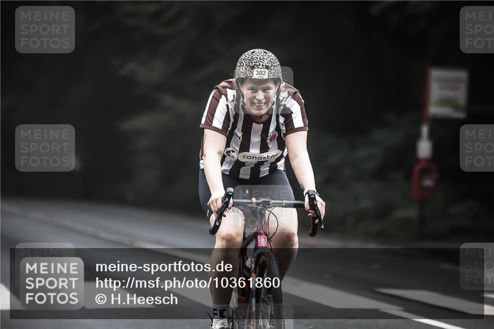 13.09.2026 - Stadtparktriathlon H.Heesch http://msf.ph/oto/10361860 13.09.2026 10:03:24 Radfahren 237, 255, 270, 302, 335 meine-sportfotos.de