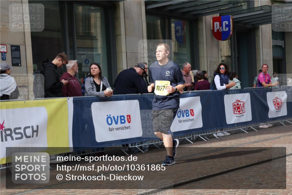 13.09.2026 - 21. swb-Marathon Bremen Strokosch-Dieckow http://msf.ph/oto/10361865 13.09.2026 11:22:32 Ziel 11574, 12083, 10710, 10968, 11423, 11579, 12444 meine-sportfotos.de