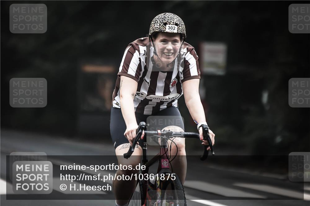 13.09.2026 - Stadtparktriathlon H.Heesch http://msf.ph/oto/10361875 13.09.2026 10:03:24 Radfahren 237, 255, 270, 302, 335 meine-sportfotos.de