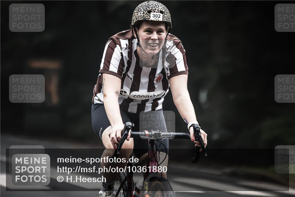 13.09.2026 - Stadtparktriathlon H.Heesch http://msf.ph/oto/10361880 13.09.2026 10:03:24 Radfahren 237, 255, 270, 302, 335 meine-sportfotos.de