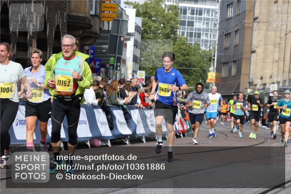 13.09.2026 - 21. swb-Marathon Bremen Strokosch-Dieckow http://msf.ph/oto/10361886 13.09.2026 10:58:32 Ziel 10249, 10494, 10530, 10543, 10604, 10673, 10750, 10798, 10826, 10828, 10903, 10914, 10931, 10932, 11120, 11131, 11202, 11295, 11388, 11403, 11420, 11750, 11752, 11884, 11906, 11952, 12017, 12092, 12386, 12387, 12441, 12482, 11030, 11189, 11228, 11488, 11743, 11955, 12237, 12320, 12505 meine-sportfotos.de