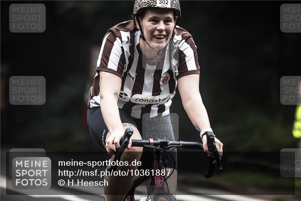 13.09.2026 - Stadtparktriathlon H.Heesch http://msf.ph/oto/10361887 13.09.2026 10:03:25 Radfahren 237, 255, 270, 302, 335 meine-sportfotos.de