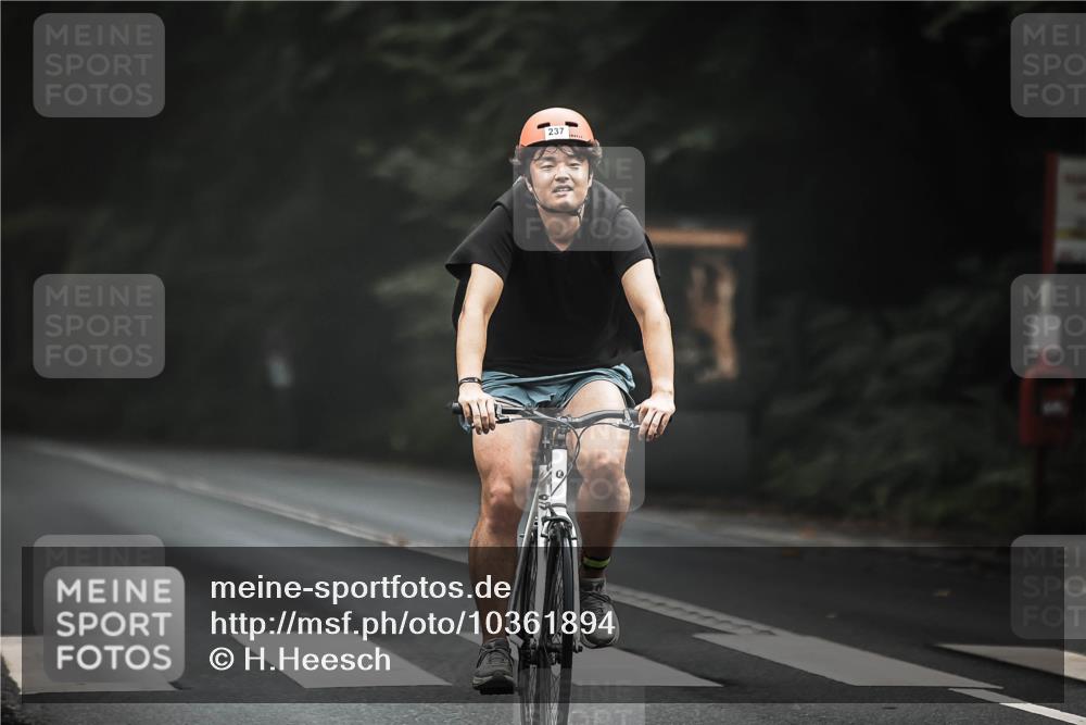 13.09.2026 - Stadtparktriathlon H.Heesch http://msf.ph/oto/10361894 13.09.2026 10:03:29 Radfahren 237, 302 meine-sportfotos.de