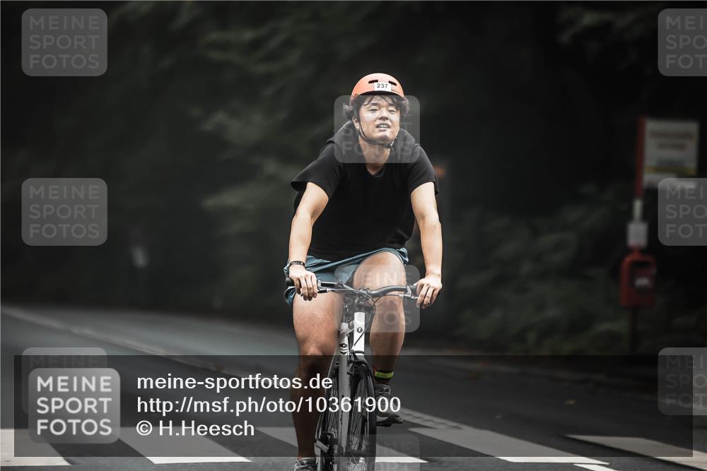 13.09.2026 - Stadtparktriathlon H.Heesch http://msf.ph/oto/10361900 13.09.2026 10:03:29 Radfahren 237, 302 meine-sportfotos.de