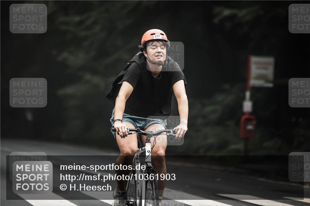 13.09.2026 - Stadtparktriathlon H.Heesch http://msf.ph/oto/10361903 13.09.2026 10:03:30 Radfahren 237, 302 meine-sportfotos.de
