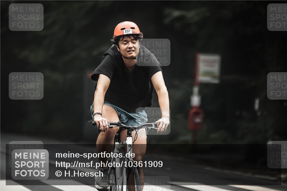13.09.2026 - Stadtparktriathlon H.Heesch http://msf.ph/oto/10361909 13.09.2026 10:03:30 Radfahren 237, 302 meine-sportfotos.de