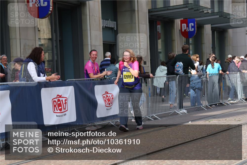 13.09.2026 - 21. swb-Marathon Bremen Strokosch-Dieckow http://msf.ph/oto/10361910 13.09.2026 11:22:40 Ziel 11574, 12083, 10710, 10968, 11423, 11579, 12444 meine-sportfotos.de