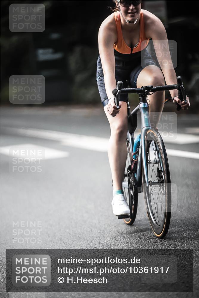 13.09.2026 - Stadtparktriathlon H.Heesch http://msf.ph/oto/10361917 13.09.2026 11:18:07 Radfahren 683, 703, 818 meine-sportfotos.de
