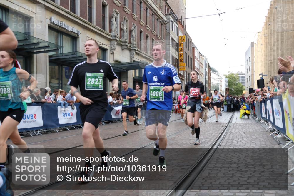 13.09.2026 - 21. swb-Marathon Bremen Strokosch-Dieckow http://msf.ph/oto/10361919 13.09.2026 13:36:19 Ziel 164, 372, 813, 900, 1738, 1880, 1936, 2467, 2673, 2692, 2700, 2731, 2819, 2823, 3067, 3410, 3585, 3635, 3815, 4006, 4050, 4182, 4216, 4304, 4335, 4414, 4676, 4892, 5061, 5447, 5656, 5781, 5823, 6050, 6280, 6340, 6516, 6527, 6568, 7039, 7229, 7237, 7249, 7344, 7640, 7656, 7765, 7808, 8525, 8685, 8723, 8790, 8905, 9658, 9776, 9807, 9899, 10068, 10070, 563, 1072, 1867, 2339, 2931, 2949, 3026, 3224, 3291, 3489, 4016, 5276, 6874, 6982 meine-sportfotos.de