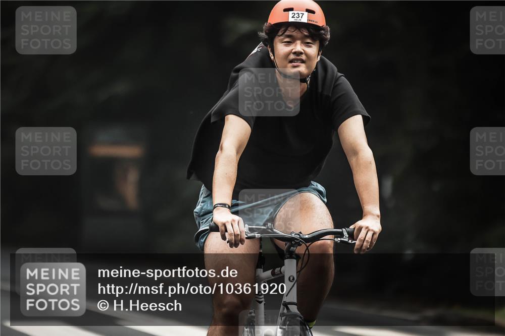 13.09.2026 - Stadtparktriathlon H.Heesch http://msf.ph/oto/10361920 13.09.2026 10:03:30 Radfahren 237, 302 meine-sportfotos.de