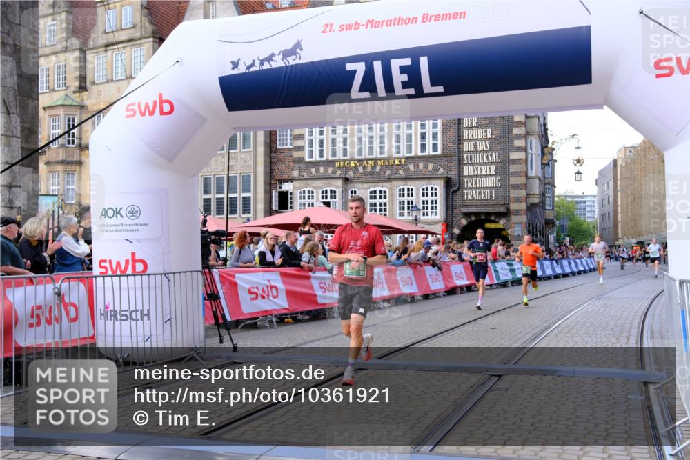 13.09.2026 - 21. swb-Marathon Bremen Tim E. http://msf.ph/oto/10361921 13.09.2026 12:59:25 Ziel 1118, 1508, 1751, 1993, 3584, 3688, 4399, 6991, 8383, 8994, 9120, 9329 meine-sportfotos.de