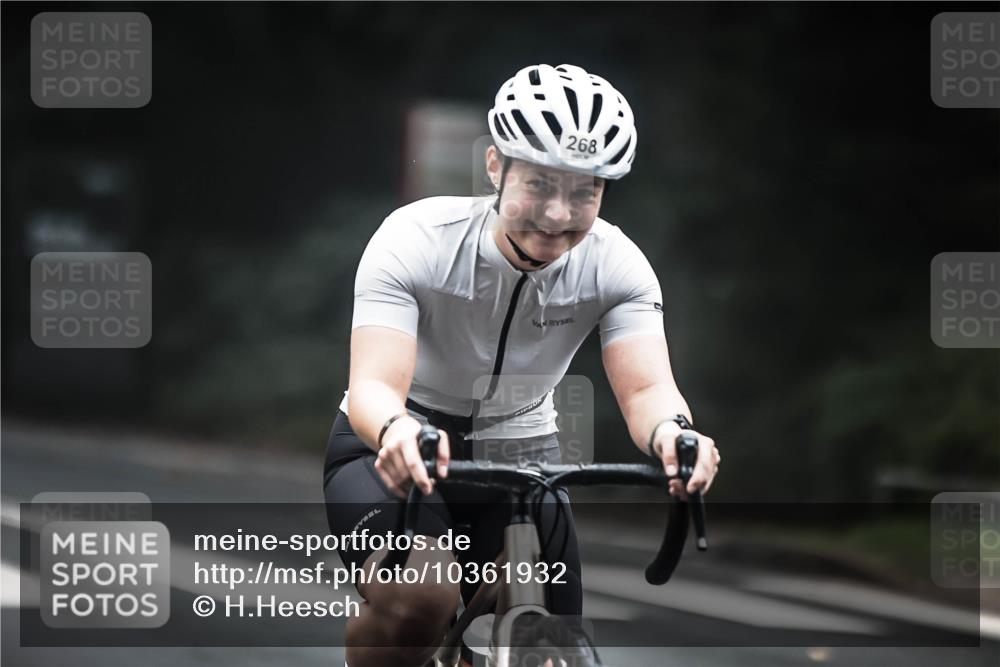 13.09.2026 - Stadtparktriathlon H.Heesch http://msf.ph/oto/10361932 13.09.2026 10:03:46 Radfahren 268, 294, 303 meine-sportfotos.de