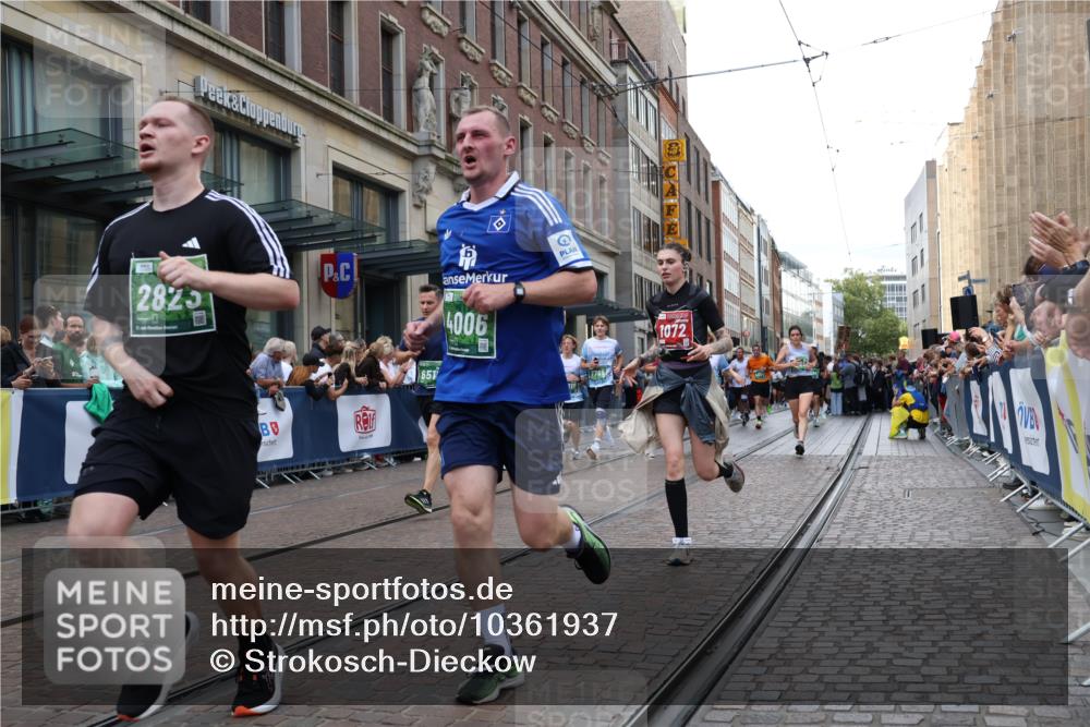13.09.2026 - 21. swb-Marathon Bremen Strokosch-Dieckow http://msf.ph/oto/10361937 13.09.2026 13:36:19 Ziel 164, 372, 813, 900, 1738, 1880, 1936, 2467, 2673, 2692, 2700, 2731, 2819, 2823, 3067, 3410, 3585, 3635, 3815, 4006, 4050, 4182, 4216, 4304, 4335, 4414, 4676, 4892, 5061, 5447, 5656, 5781, 5823, 6050, 6280, 6340, 6516, 6527, 6568, 7039, 7229, 7237, 7249, 7344, 7640, 7656, 7765, 7808, 8525, 8685, 8723, 8790, 8905, 9658, 9776, 9807, 9899, 10068, 10070, 563, 1072, 1867, 2339, 2931, 2949, 3026, 3224, 3291, 3489, 4016, 5276, 6874, 6982 meine-sportfotos.de