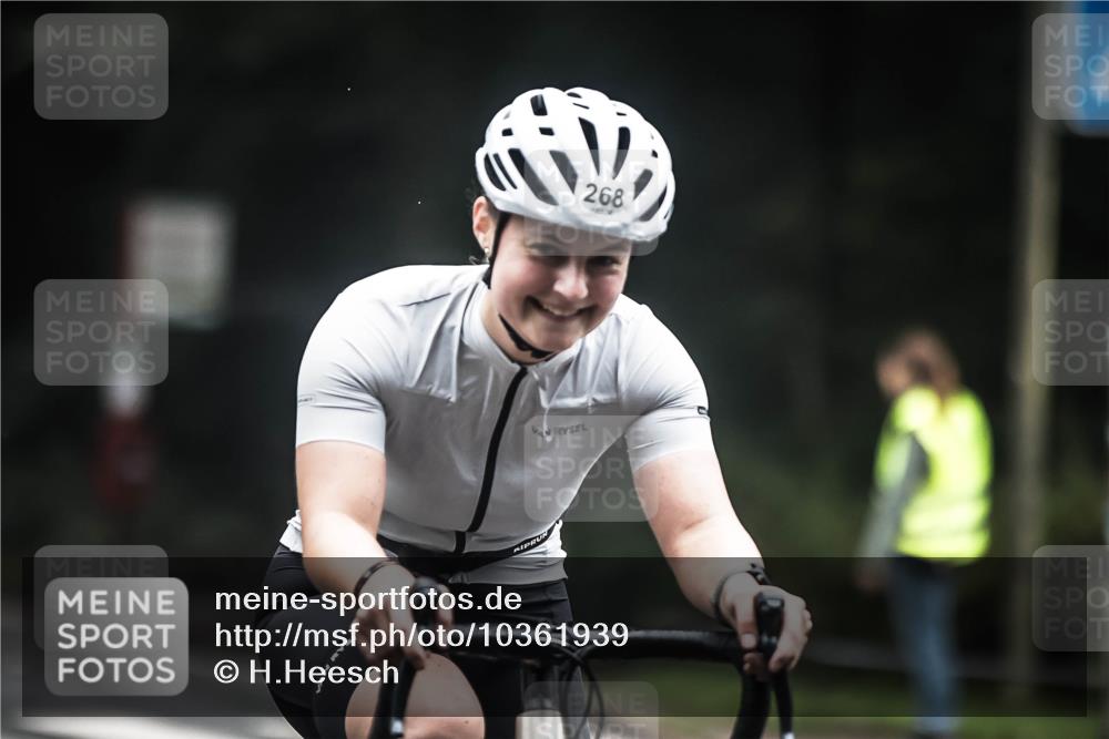 13.09.2026 - Stadtparktriathlon H.Heesch http://msf.ph/oto/10361939 13.09.2026 10:03:46 Radfahren 268, 294, 303 meine-sportfotos.de