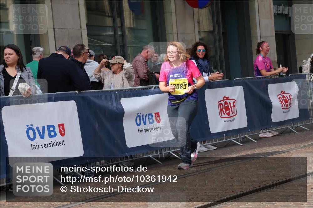 13.09.2026 - 21. swb-Marathon Bremen Strokosch-Dieckow http://msf.ph/oto/10361942 13.09.2026 11:22:42 Ziel 12083, 10710, 10968, 11423, 11574, 11579, 12444 meine-sportfotos.de