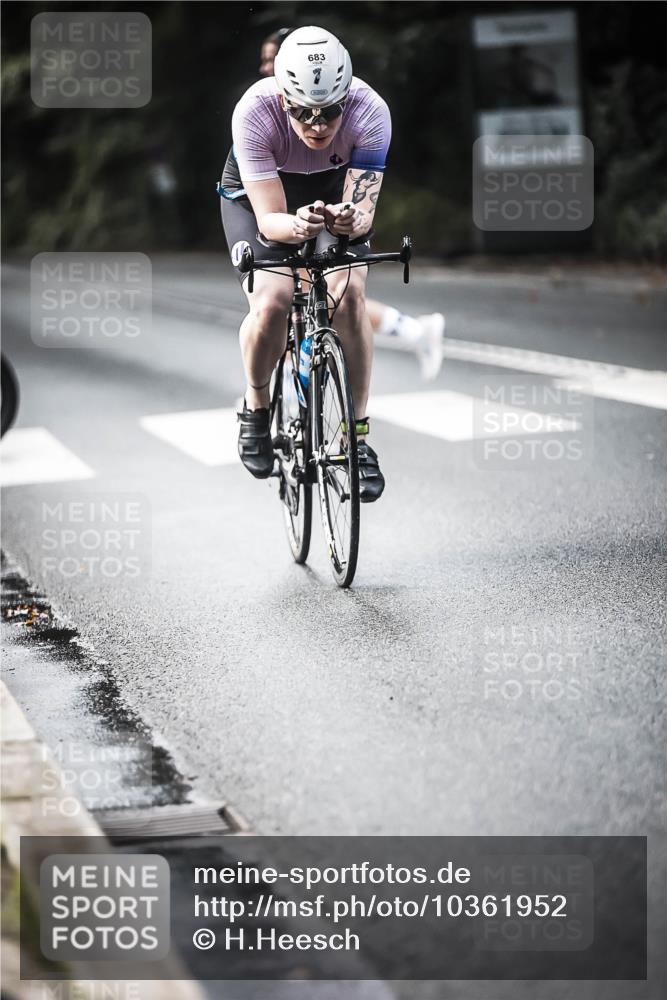 13.09.2026 - Stadtparktriathlon H.Heesch http://msf.ph/oto/10361952 13.09.2026 11:18:12 Radfahren 683, 746, 818 meine-sportfotos.de