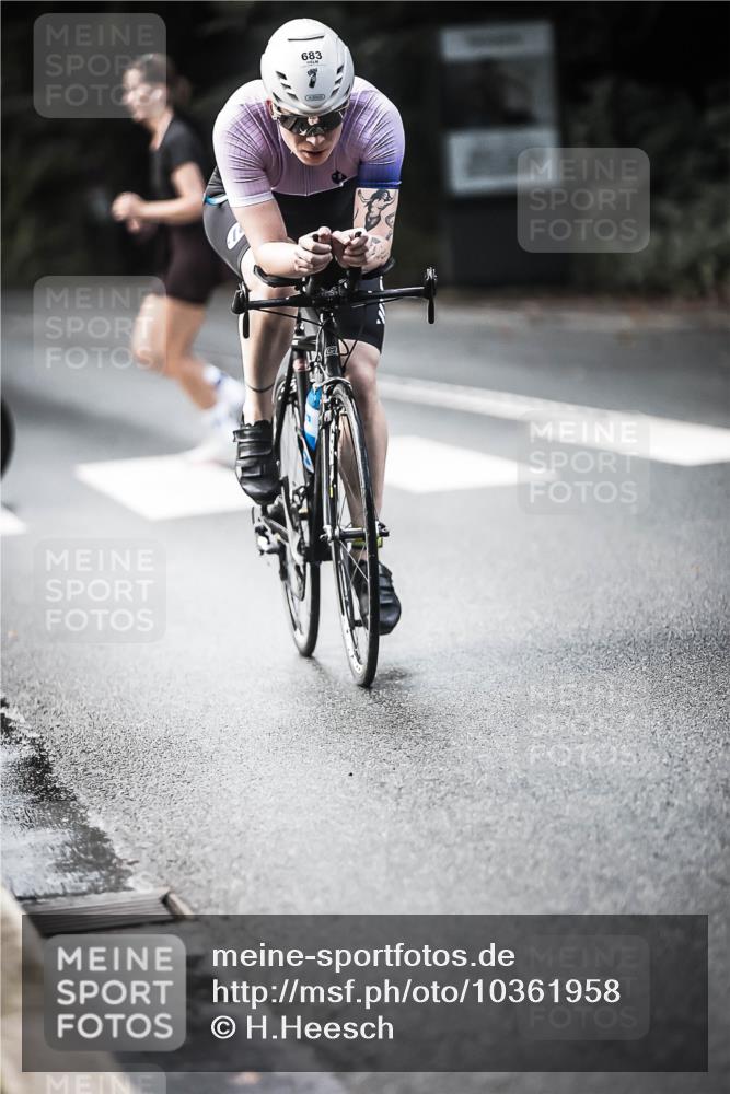 13.09.2026 - Stadtparktriathlon H.Heesch http://msf.ph/oto/10361958 13.09.2026 11:18:12 Radfahren 683, 746, 818 meine-sportfotos.de