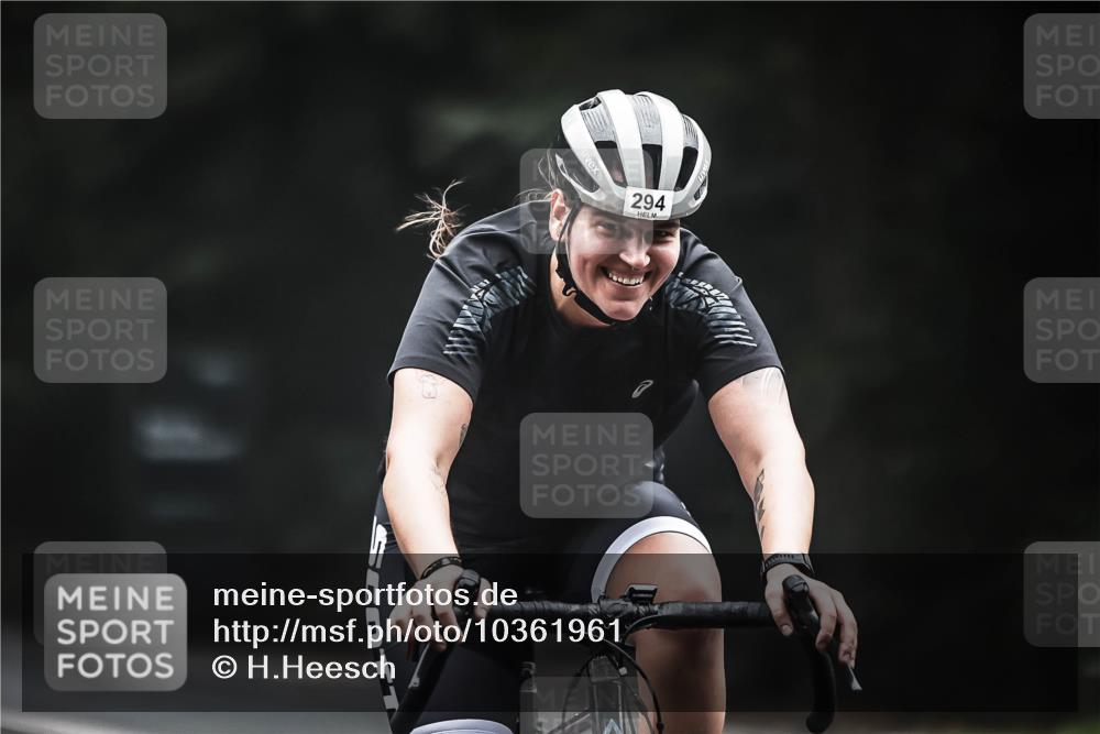 13.09.2026 - Stadtparktriathlon H.Heesch http://msf.ph/oto/10361961 13.09.2026 10:03:47 Radfahren 268, 294, 303 meine-sportfotos.de