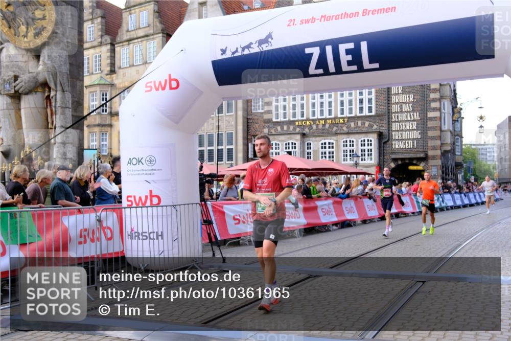 13.09.2026 - 21. swb-Marathon Bremen Tim E. http://msf.ph/oto/10361965 13.09.2026 12:59:26 Ziel 658, 1118, 1508, 1751, 1993, 3584, 3688, 4399, 6991, 8383, 8994, 9120, 9329 meine-sportfotos.de