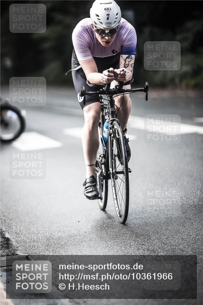 13.09.2026 - Stadtparktriathlon H.Heesch http://msf.ph/oto/10361966 13.09.2026 11:18:12 Radfahren 683, 746, 818 meine-sportfotos.de