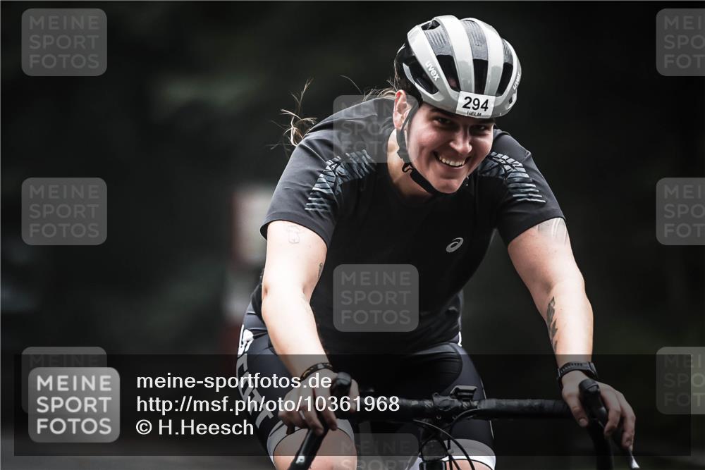 13.09.2026 - Stadtparktriathlon H.Heesch http://msf.ph/oto/10361968 13.09.2026 10:03:47 Radfahren 268, 294, 303 meine-sportfotos.de