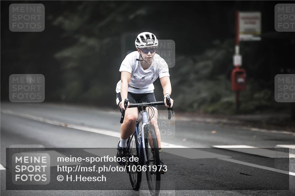 13.09.2026 - Stadtparktriathlon H.Heesch http://msf.ph/oto/10361973 13.09.2026 10:03:48 Radfahren 268, 294, 303 meine-sportfotos.de