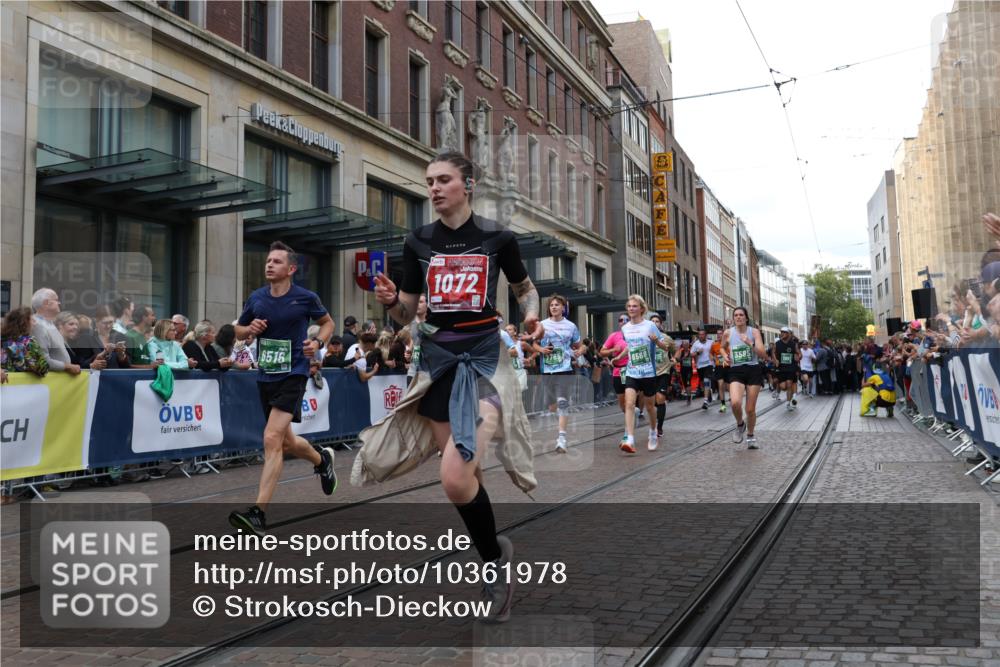 13.09.2026 - 21. swb-Marathon Bremen Strokosch-Dieckow http://msf.ph/oto/10361978 13.09.2026 13:36:20 Ziel 164, 372, 813, 843, 900, 1738, 1880, 1936, 2467, 2673, 2692, 2700, 2731, 2819, 2823, 3067, 3585, 3635, 3815, 3998, 4006, 4050, 4182, 4216, 4304, 4335, 4414, 4676, 4892, 5061, 5447, 5656, 5781, 5823, 6050, 6280, 6340, 6516, 6527, 6568, 6966, 7039, 7229, 7237, 7249, 7344, 7640, 7656, 7765, 7808, 8525, 8685, 8723, 8790, 8905, 9658, 9776, 9807, 9899, 10068, 10070, 563, 1072, 1867, 2339, 2692, 2931, 2949, 3026, 3224, 3291, 3489, 6982 meine-sportfotos.de