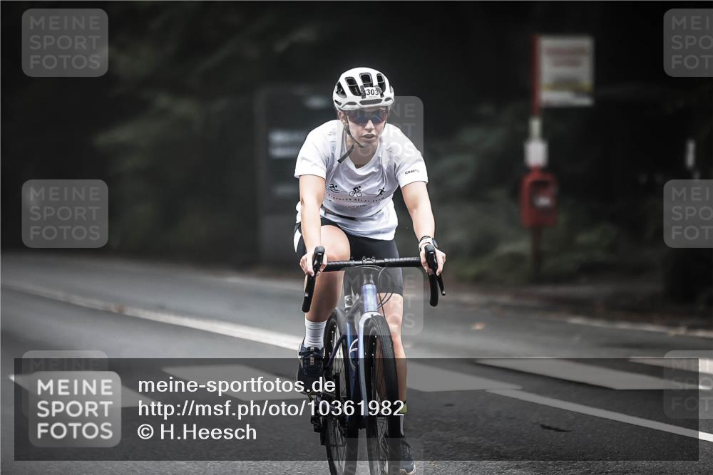 13.09.2026 - Stadtparktriathlon H.Heesch http://msf.ph/oto/10361982 13.09.2026 10:03:49 Radfahren 268, 294, 303 meine-sportfotos.de