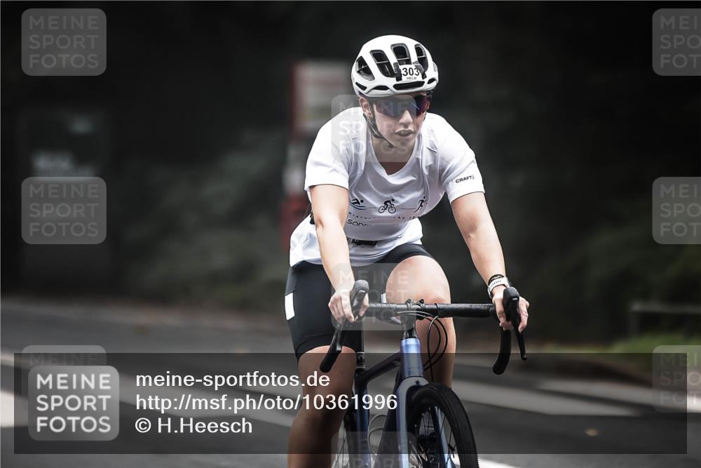 13.09.2026 - Stadtparktriathlon H.Heesch http://msf.ph/oto/10361996 13.09.2026 10:03:49 Radfahren 268, 294, 303 meine-sportfotos.de