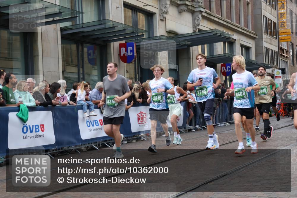 13.09.2026 - 21. swb-Marathon Bremen Strokosch-Dieckow http://msf.ph/oto/10362000 13.09.2026 13:36:21 Ziel 164, 372, 551, 813, 843, 900, 1738, 1880, 1936, 2467, 2673, 2700, 2731, 2819, 2823, 3067, 3541, 3585, 3635, 3815, 3874, 3998, 4006, 4050, 4182, 4216, 4304, 4335, 4414, 4676, 4892, 5061, 5447, 5656, 5781, 5823, 6050, 6280, 6340, 6516, 6527, 6568, 6966, 7039, 7229, 7237, 7249, 7344, 7640, 7656, 7765, 7808, 8498, 8525, 8685, 8723, 8790, 8905, 9658, 9776, 9807, 9899, 10068, 10070, 563, 1072, 1867, 2339, 2692, 2700, 2931, 2949, 3224, 3291, 3489, 6982 meine-sportfotos.de